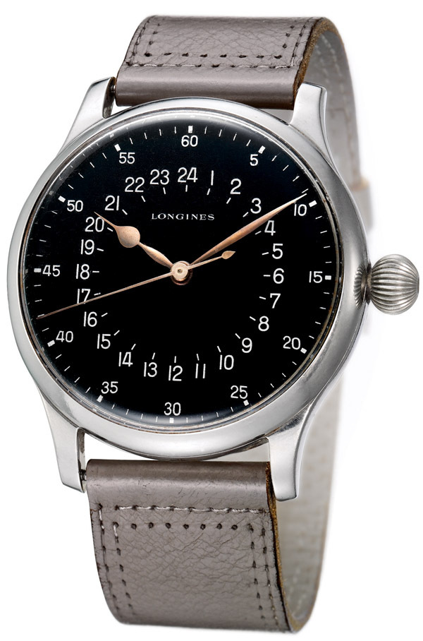 La montre Longines, portée par les navigateurs Swissair, a été spécialement fabriquée pour la compagnie aérienne par Longines au début des années 1950.