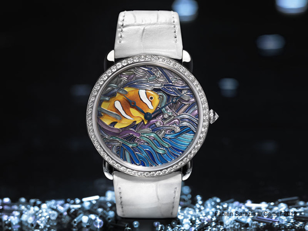 Montre Ronde Louis Cartier taille XL, décor poisson et corail, nacre gravée, peinture miniature et émail plique-à-jour Montre Ronde Louis Cartier taille XL, décor poisson et corail, nacre gravée, peinture miniature et émail plique-à-jour