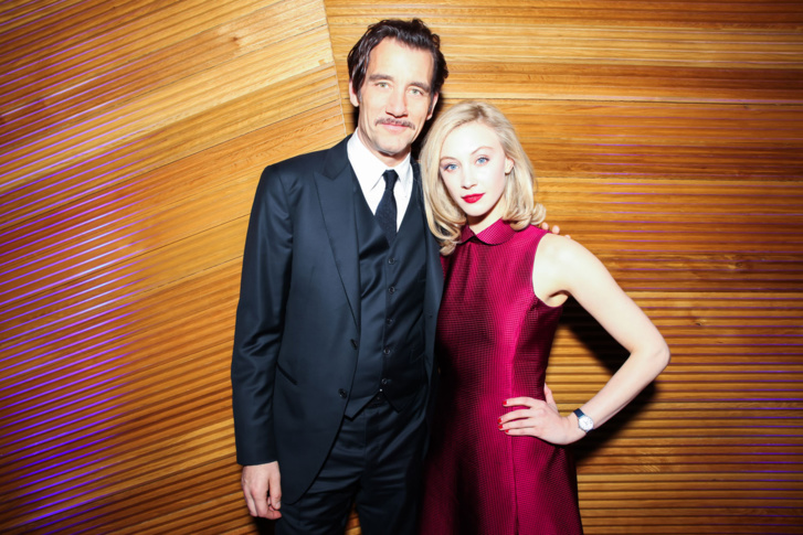 De gauche à droite : les invités d’honneur de Jaeger-LeCoultre Clive Owen et Sarah Gadon portant la montre Rendez-Vous Night & Day