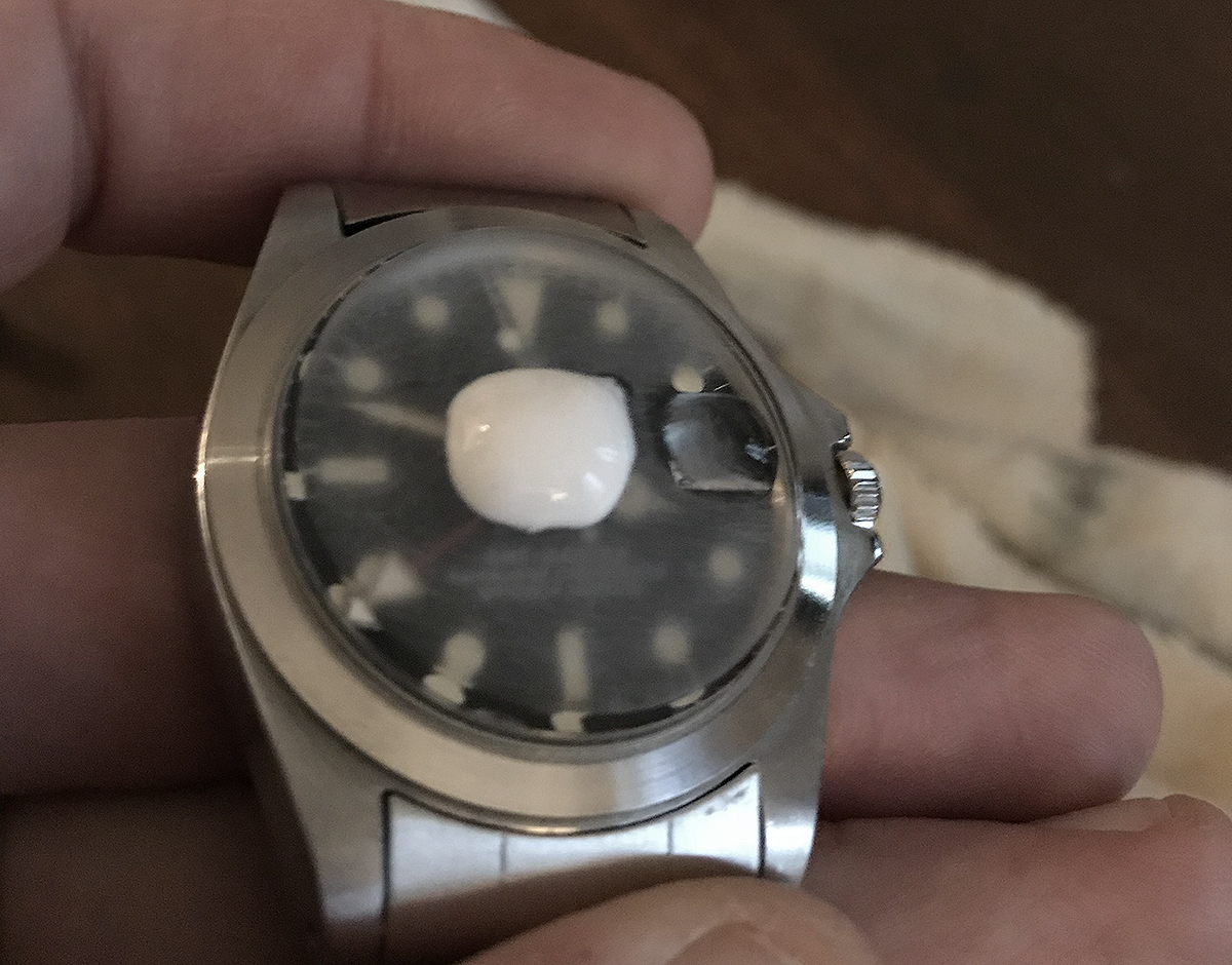 Entretenir ou réparer Rolex de collection vintage ou ancienne - restaurer un plexi rayé