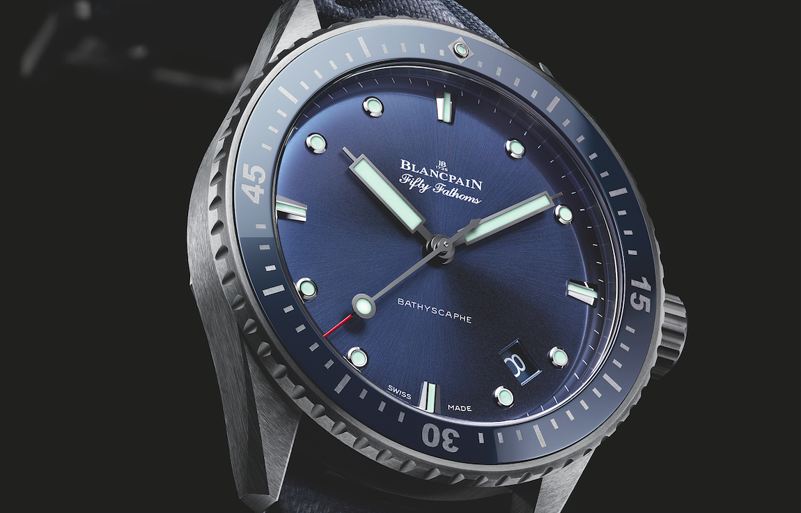 La Fifty Fathoms Bathyscaphe de Blancpain s’habille de céramique plasma grise. La Fifty Fathoms Bathyscaphe de Blancpain s’habille de céramique plasma grise.