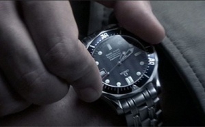 Trahi par le MI16, James Bond porte une montre Omega Seamaster Professional