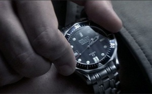 Trahi par le MI16, James Bond porte une montre Omega Seamaster Professional Trahi par le MI16, James Bond porte une montre Omega Seamaster Professional