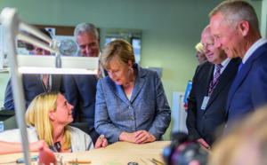 La Chancelière allemande Angela Merkel inaugure le nouveau bâtiment Lange
