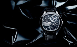 Piaget présent sa montre Emperador Coussin XL 700P : Mécanique et quartz unis dans l’audace